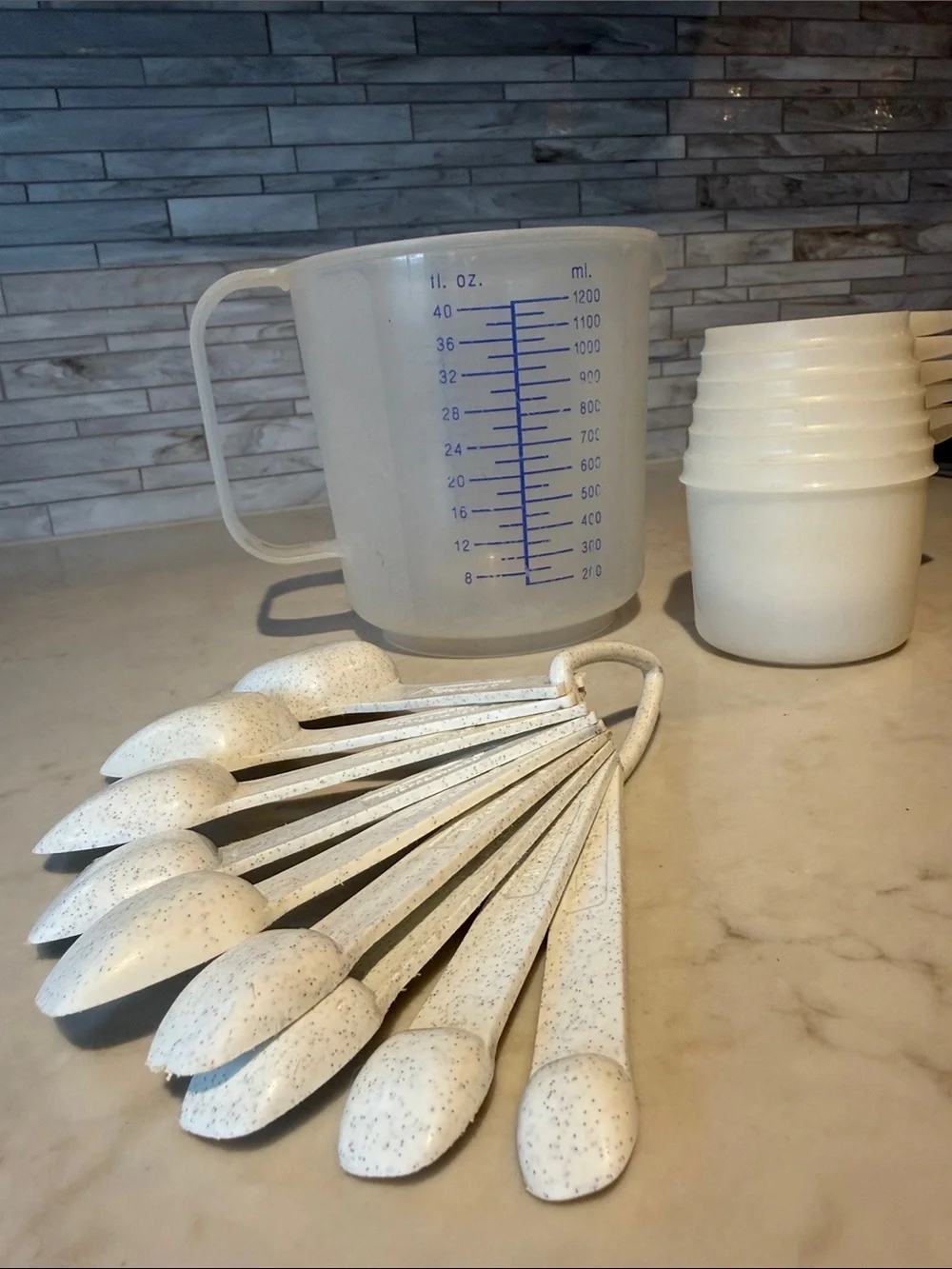 Vintage Tupperware Measuring Cup with Measuring Spoons & Cups - Picture 3 of 8